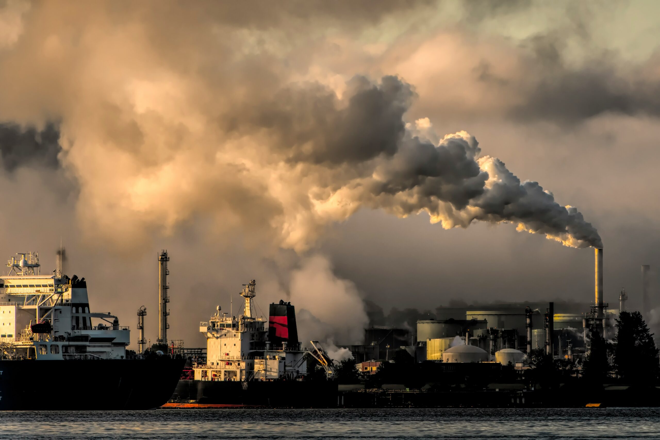 british-lung-foundation-case-study-industrial-area-with-smoke-billowing-into-sky