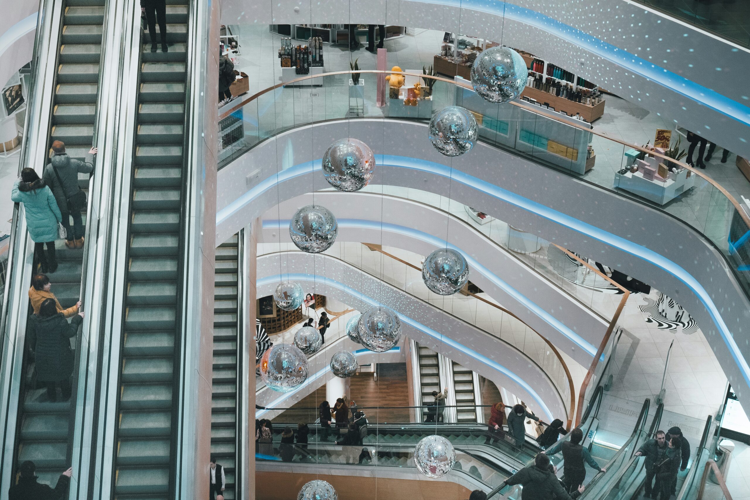 censuswide-consumer-research-consultants-data-driven-insights-escalators-in-mall